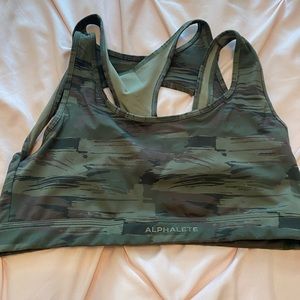 XXL Alphalete Surface Keyhole Green Camo Bra